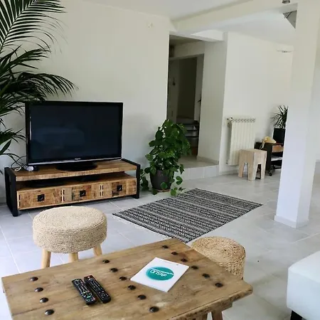 Tres Belle - A Pied Holiday home *