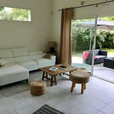 Tres Belle - A Pied Holiday home *