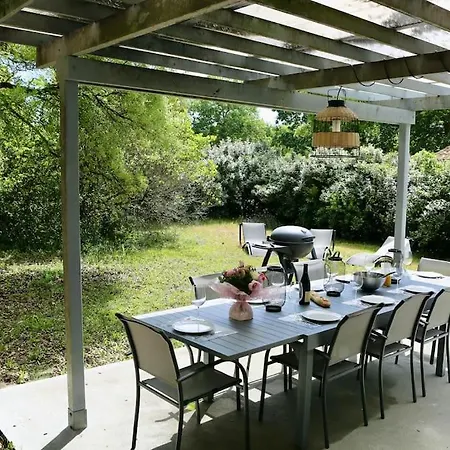 Tres Belle - A Pied Holiday home *
